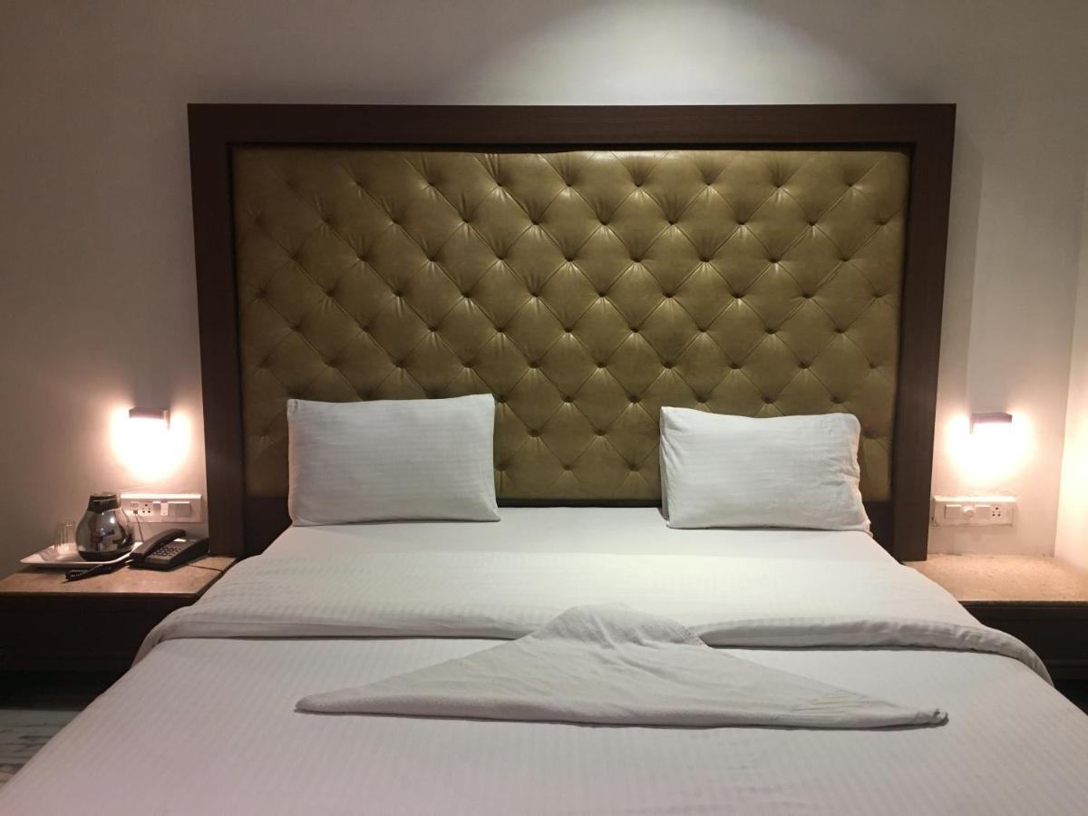 Pravasi Residency Villa Тане Екстериор снимка